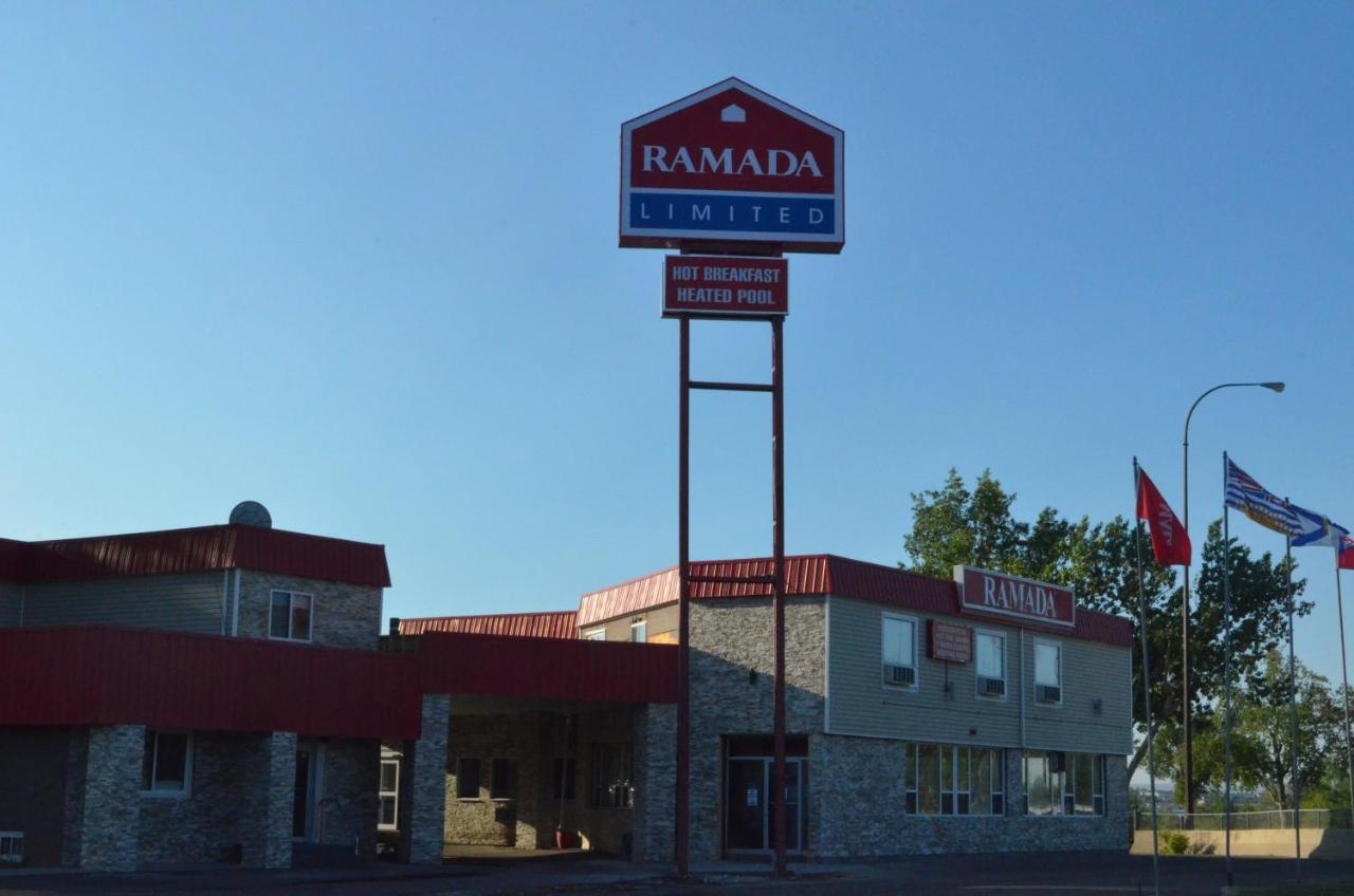 Ramada Medicine Hat Exterior foto